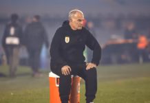 Si Gila Mendalangi Kelolosan Uruguay